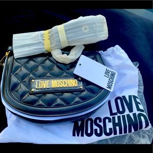 BNWT Authentic Moschino Nappa Pu Nero Clutch bag
